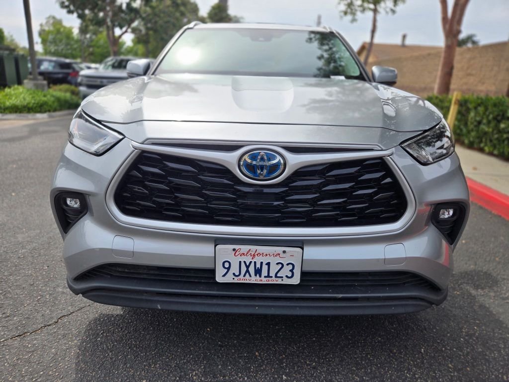 Used 2024 Silver Toyota XLE image 2