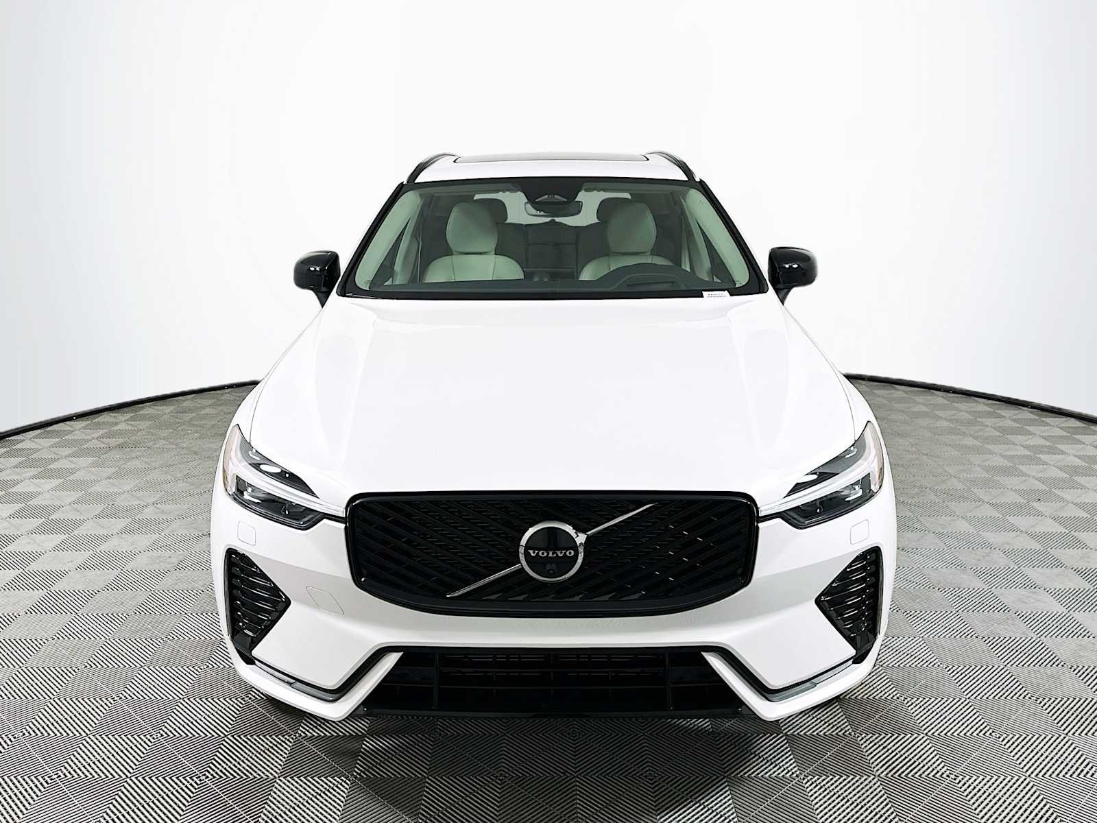 New 2026 Crystal White Volvo Ultra image 2