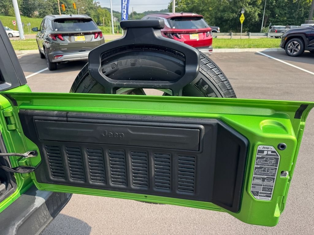 Used 2018 Green Jeep Sport S image 14