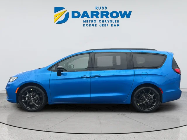 New 2026 Hydro Blue Pearl-Coat Exterior Paint Chrysler Select image 2