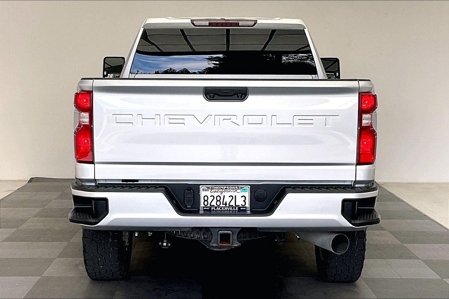 Used 2022 SILVER ICE METALLIC Chevrolet Custom image 3