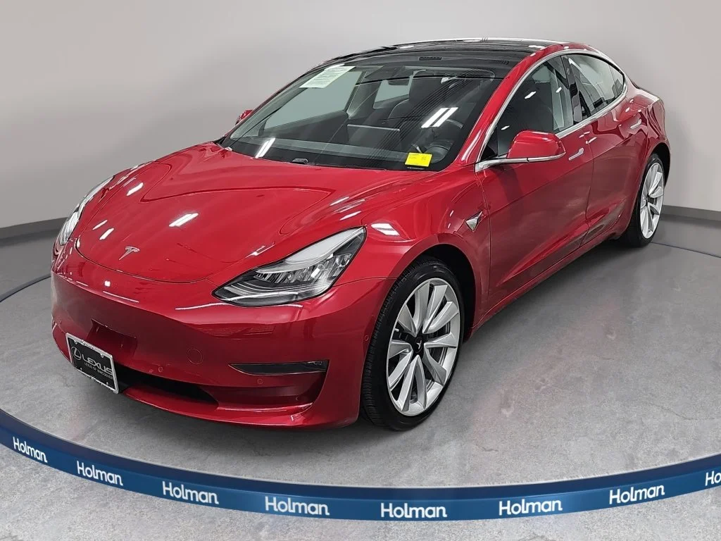 Used 2020  Tesla Long Range image 1