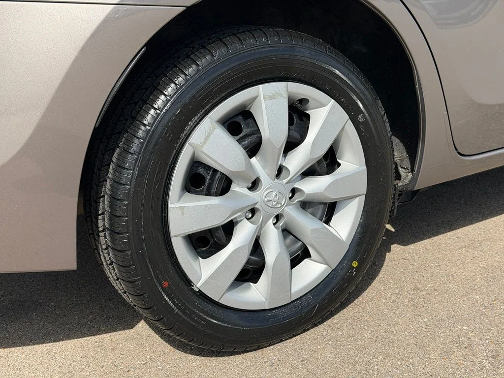 Used 2016 Brown Toyota LE image 22