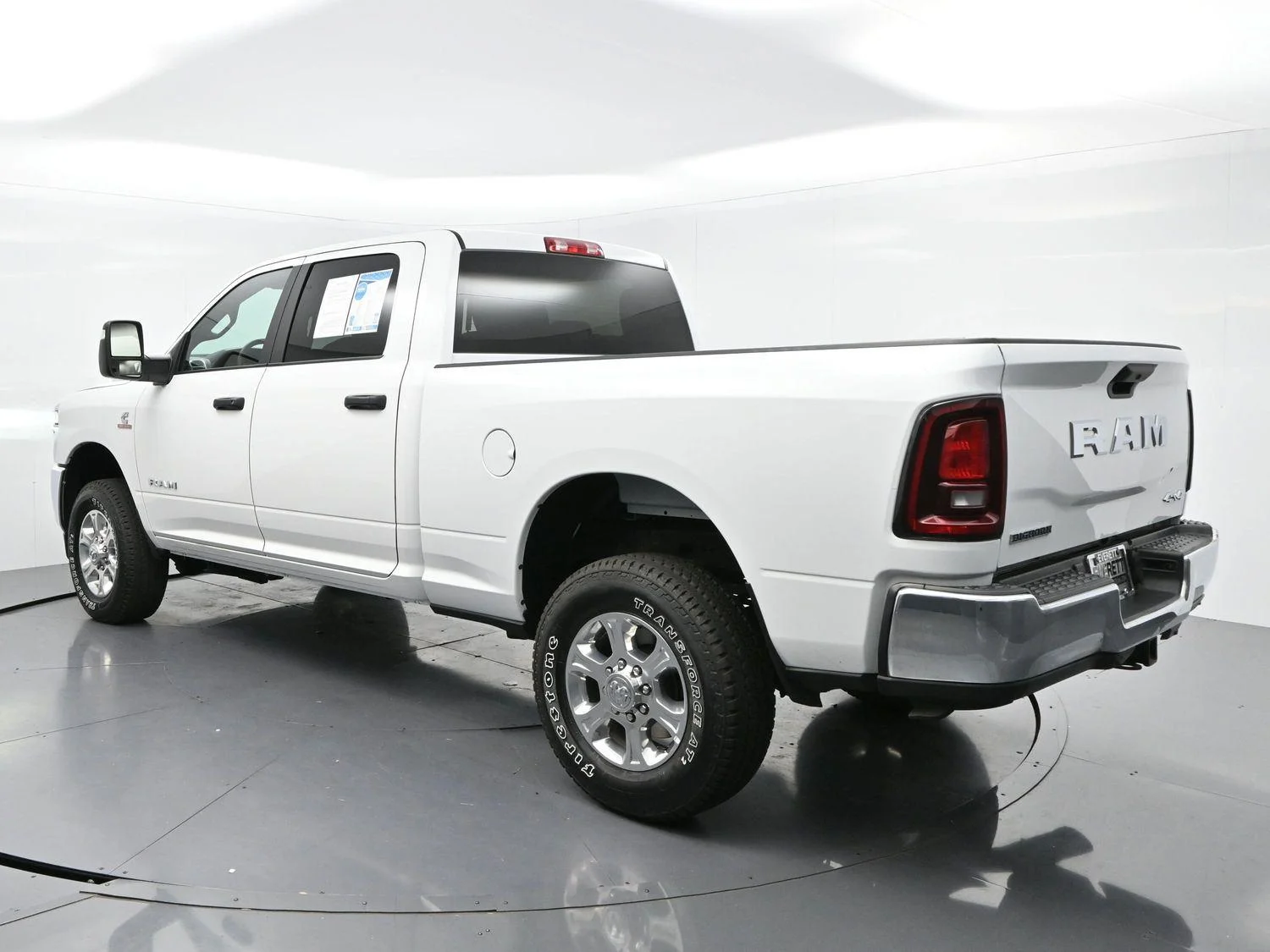 Used 2025 White Ram Big Horn image 5