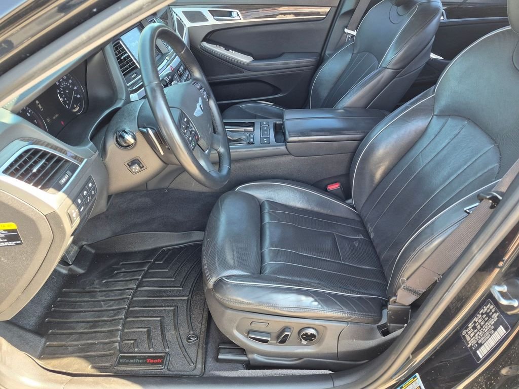 Used 2016 Black Hyundai 3.8 image 11