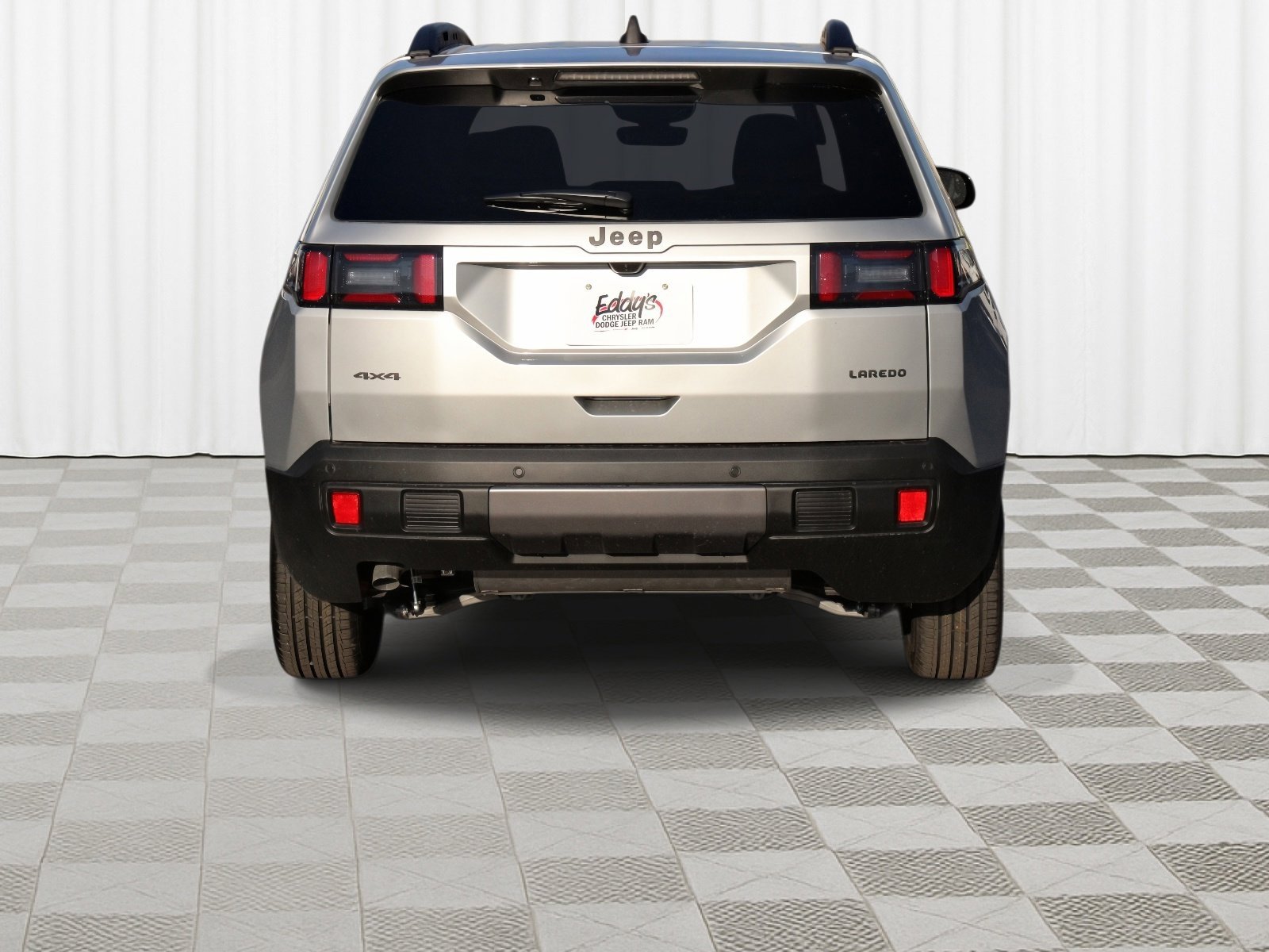 New 2026 Silver Zynith Clear-Coat Exterior Paint Jeep Laredo image 32