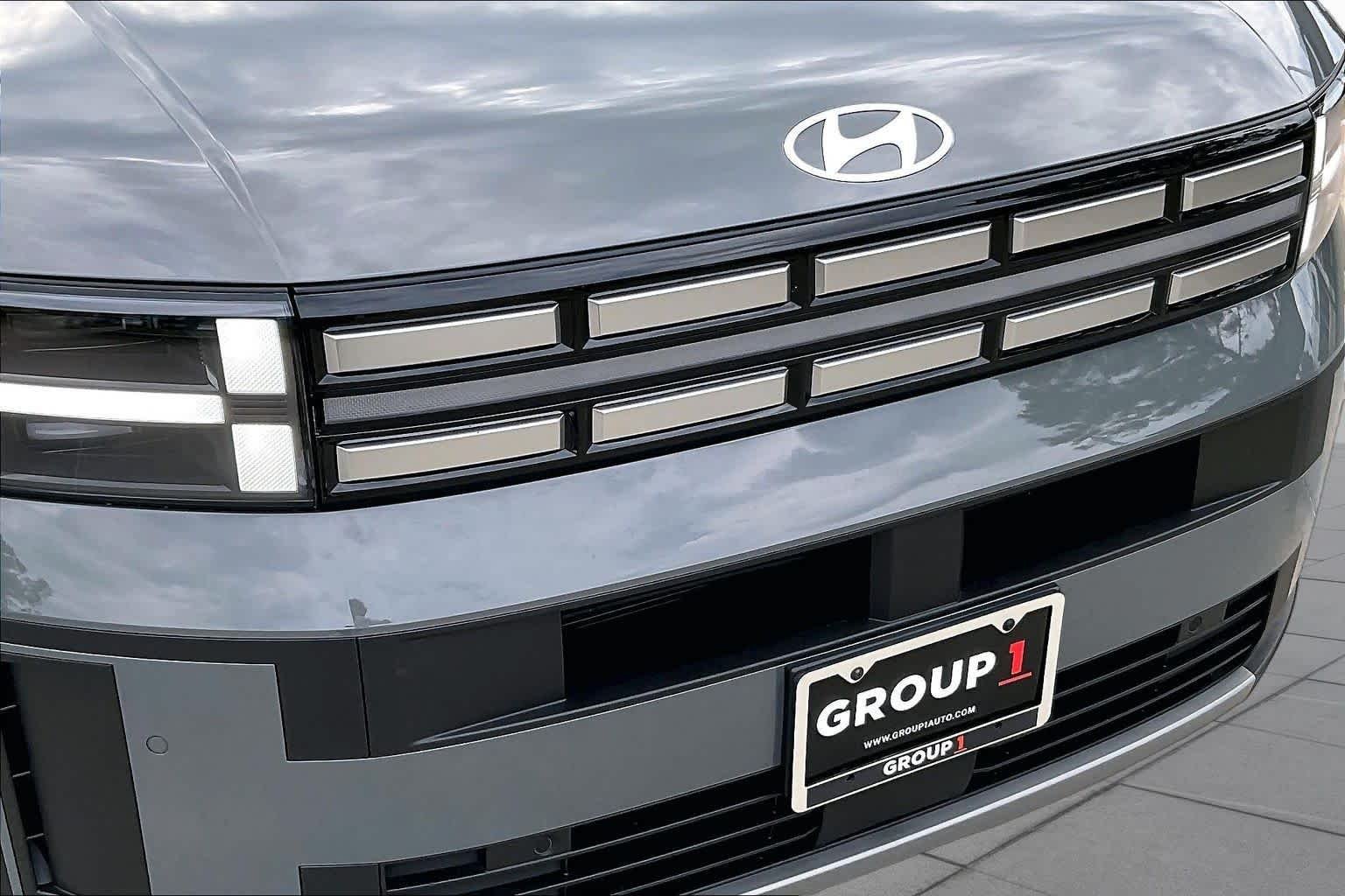 Used 2025 Hampton Gray Hyundai SEL image 28