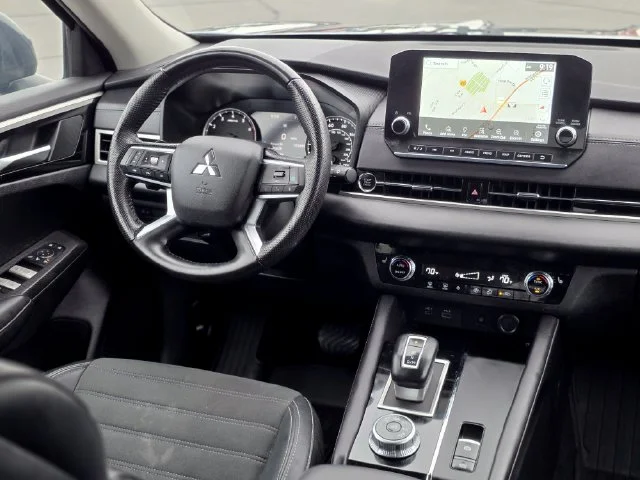 2024 Mitsubishi Outlander SE - Photo 39