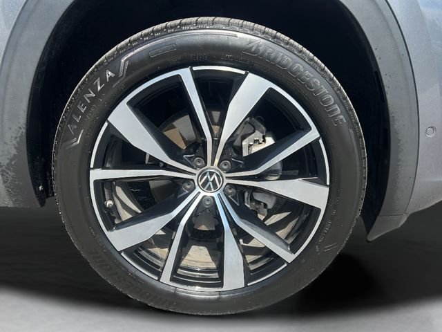 Used 2024 Gray Volkswagen 2.0T SEL Premium R-Line image 28