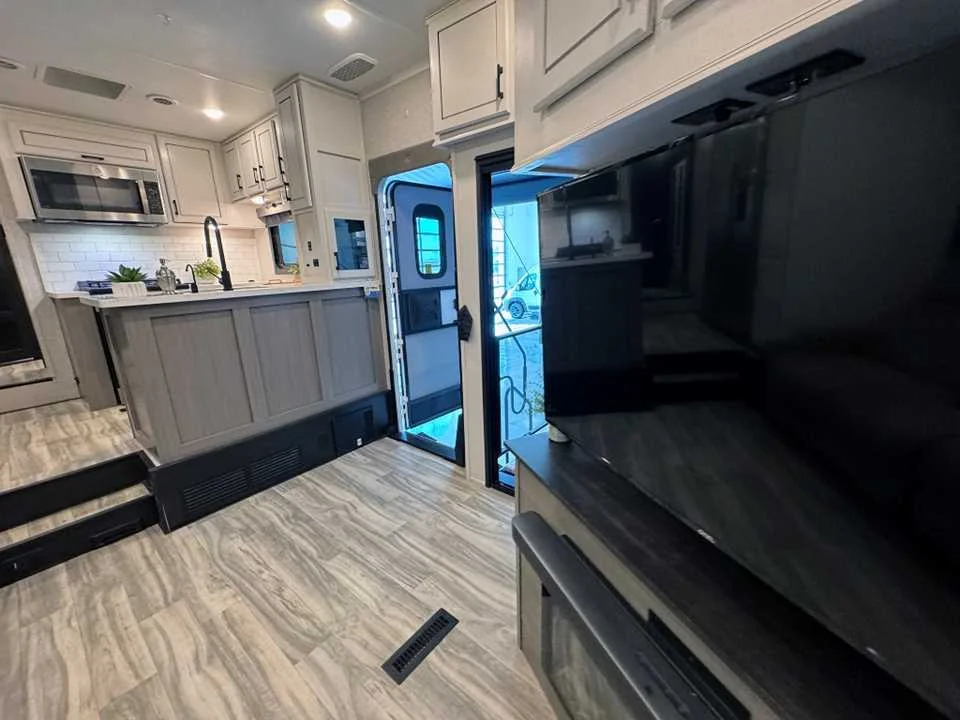 Used 2024 WHITE JAYCO  image 23