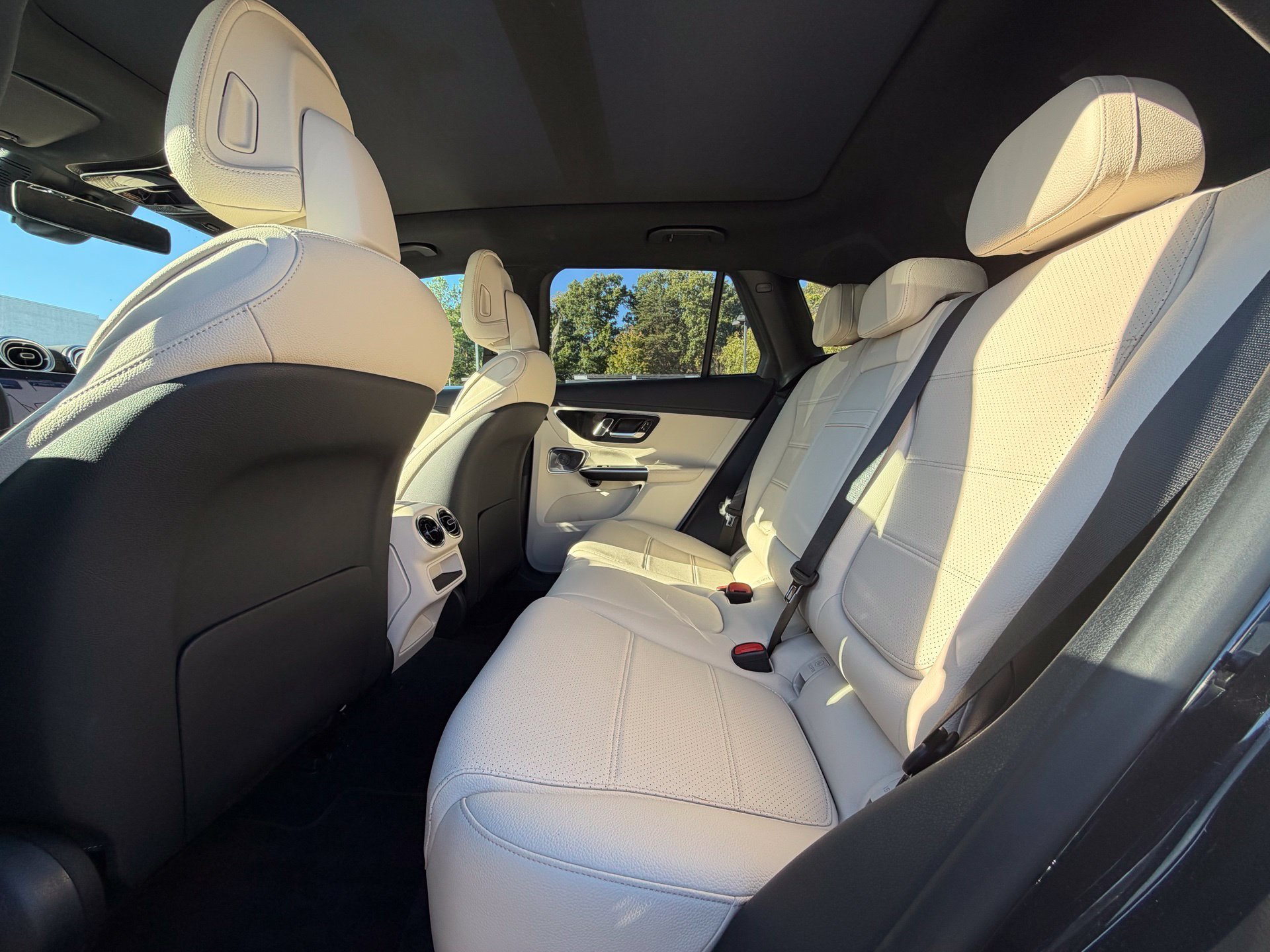 Used 2023 Blue Mercedes-Benz GLC 300 image 5