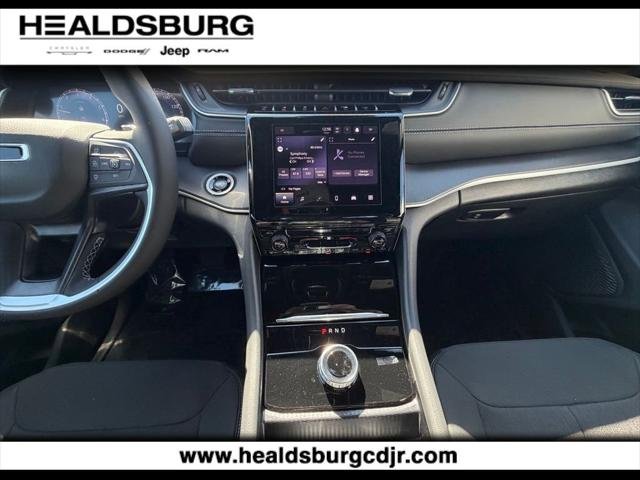 New 2026 Bright White Clear-Coat Exterior Paint Jeep Laredo image 19