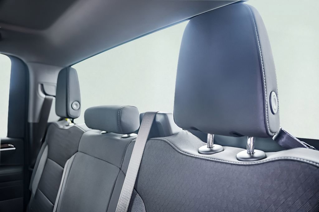 New 2026 Summit White GMC SLE image 25