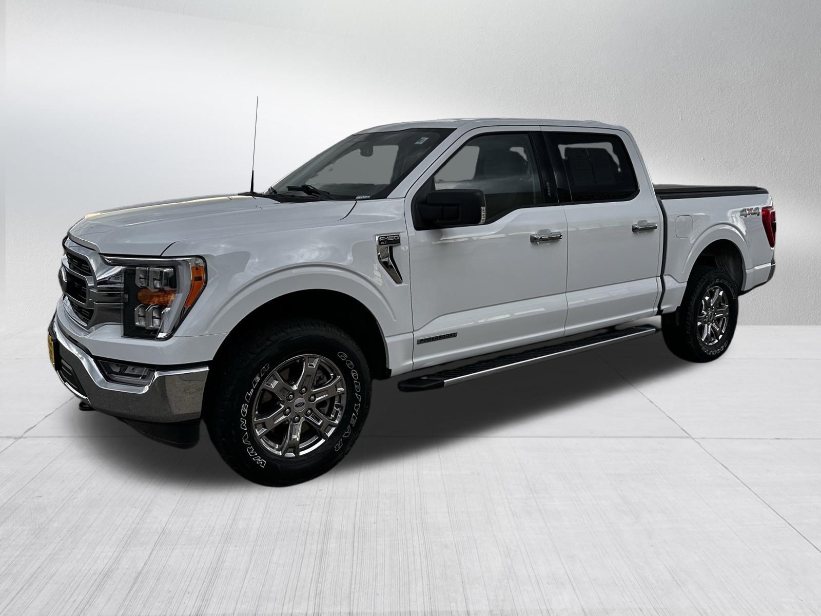 Certified Used 2023 Oxford White Ford XLT image 3