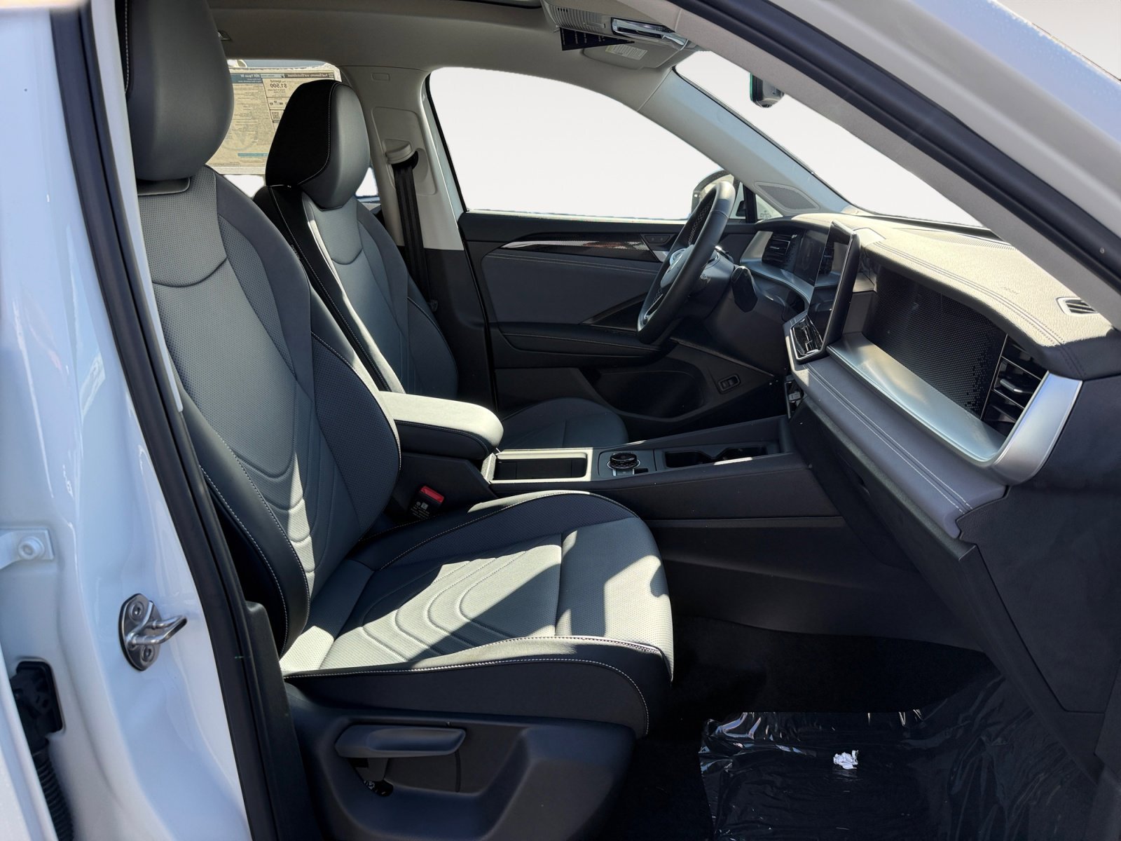 New 2026 Pure White Volkswagen SE image 19