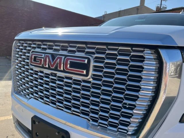 Used 2022 Summit White GMC Denali image 10
