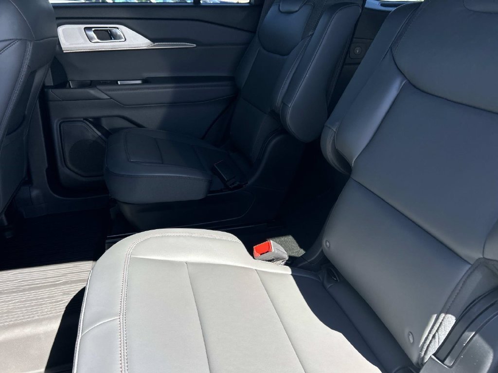 New 2027 Star White Metallic Tri-Coat Ford Active image 19