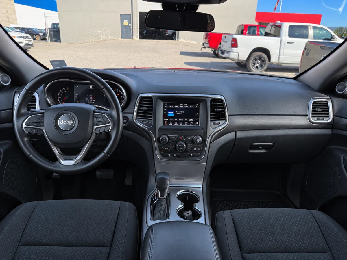 Used 2018 Red Jeep Laredo 4wd image 15