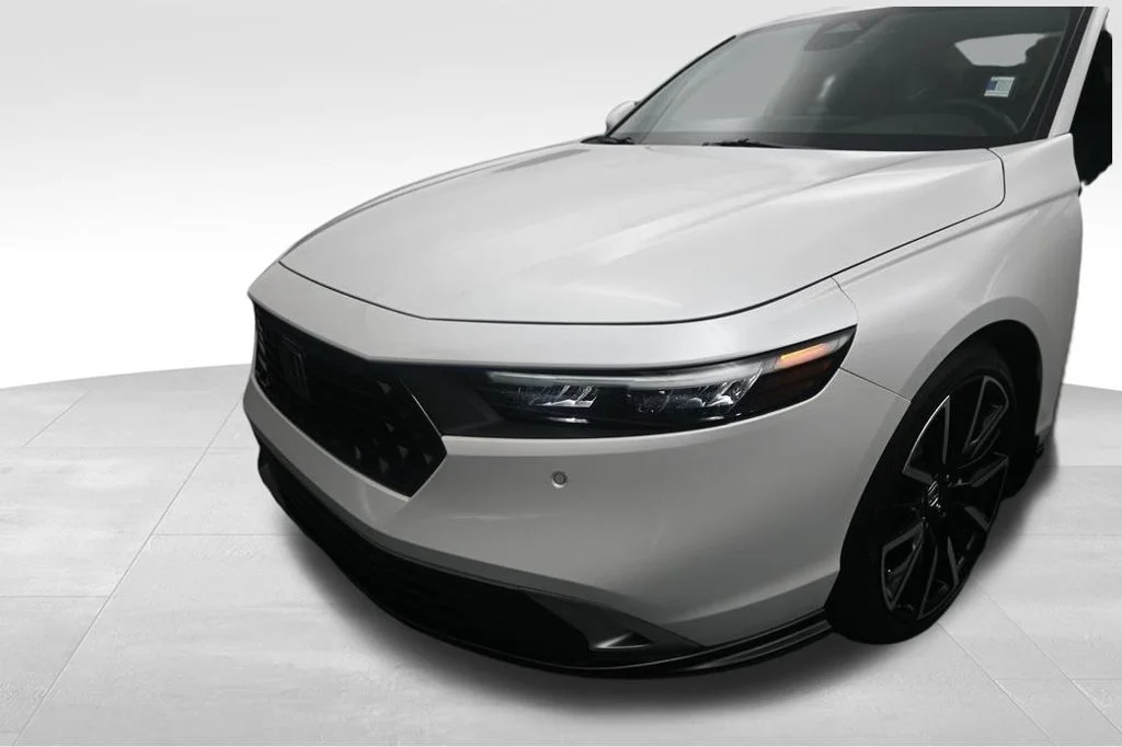 Certified Used 2024 Platinum White Pearl Honda HYBRID TRG image 10