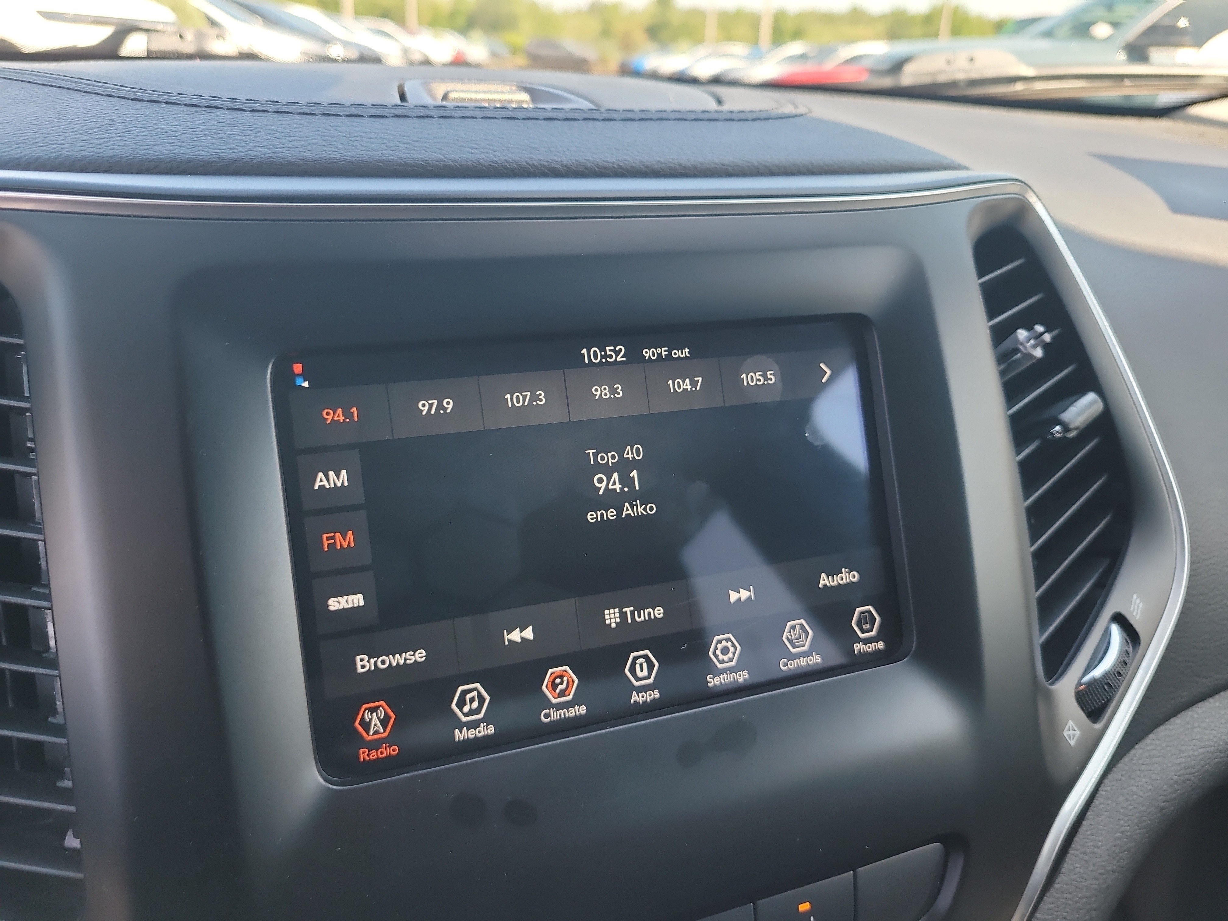Used 2021 Sting-Gray Clearcoat Jeep Latitude Plus image 21
