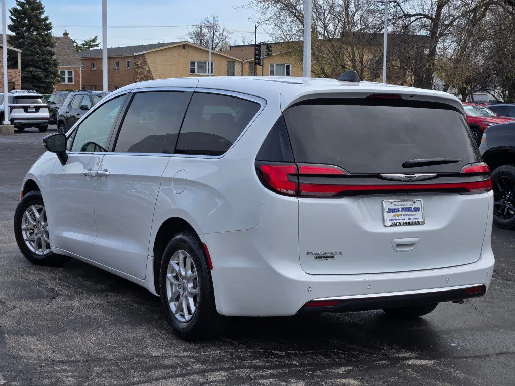 Used 2024 White Chrysler Touring L image 15