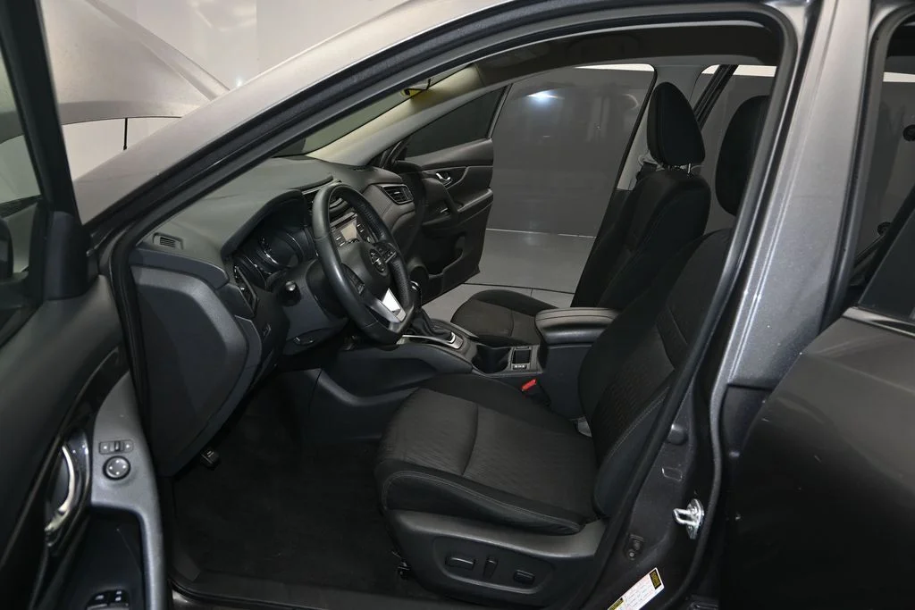 Used 2017 Gun Metallic Nissan SV image 17