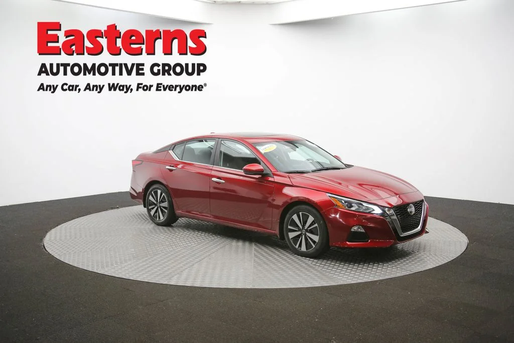 Used 2021 Red Nissan 2.5 SV image 48