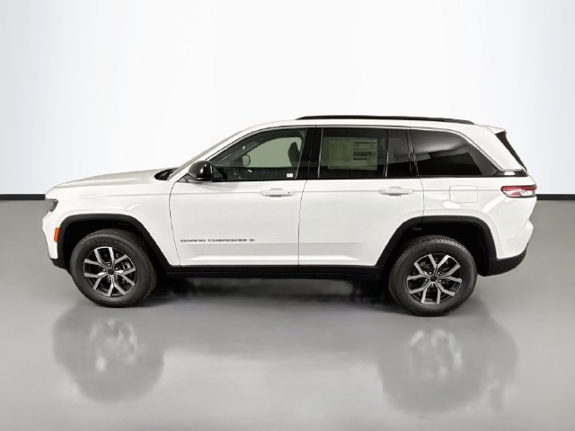 New 2027 Bright White Clear-Coat Paint Jeep Laredo X image 4