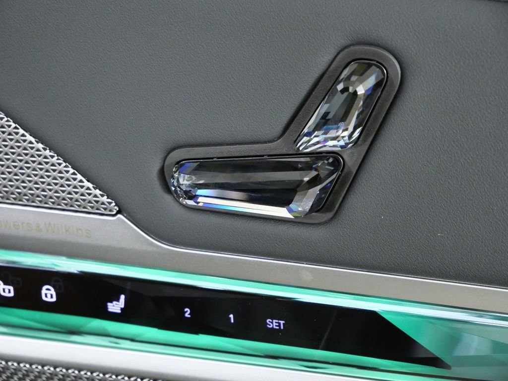2025 BMW 7 Series 750e - Photo 23
