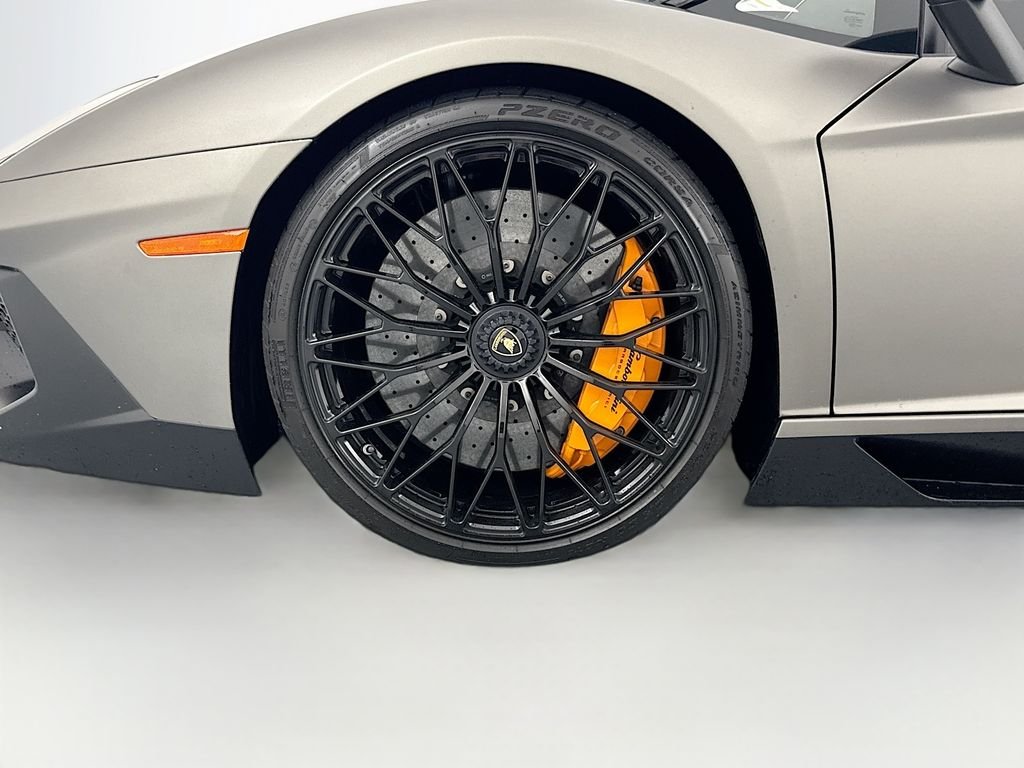 Used 2017  Lamborghini  image 32