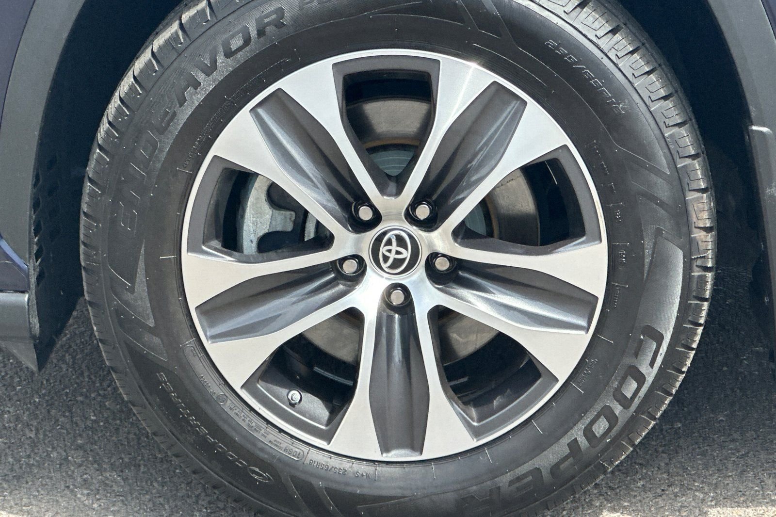 2022 Toyota Highlander XLE - Photo 28