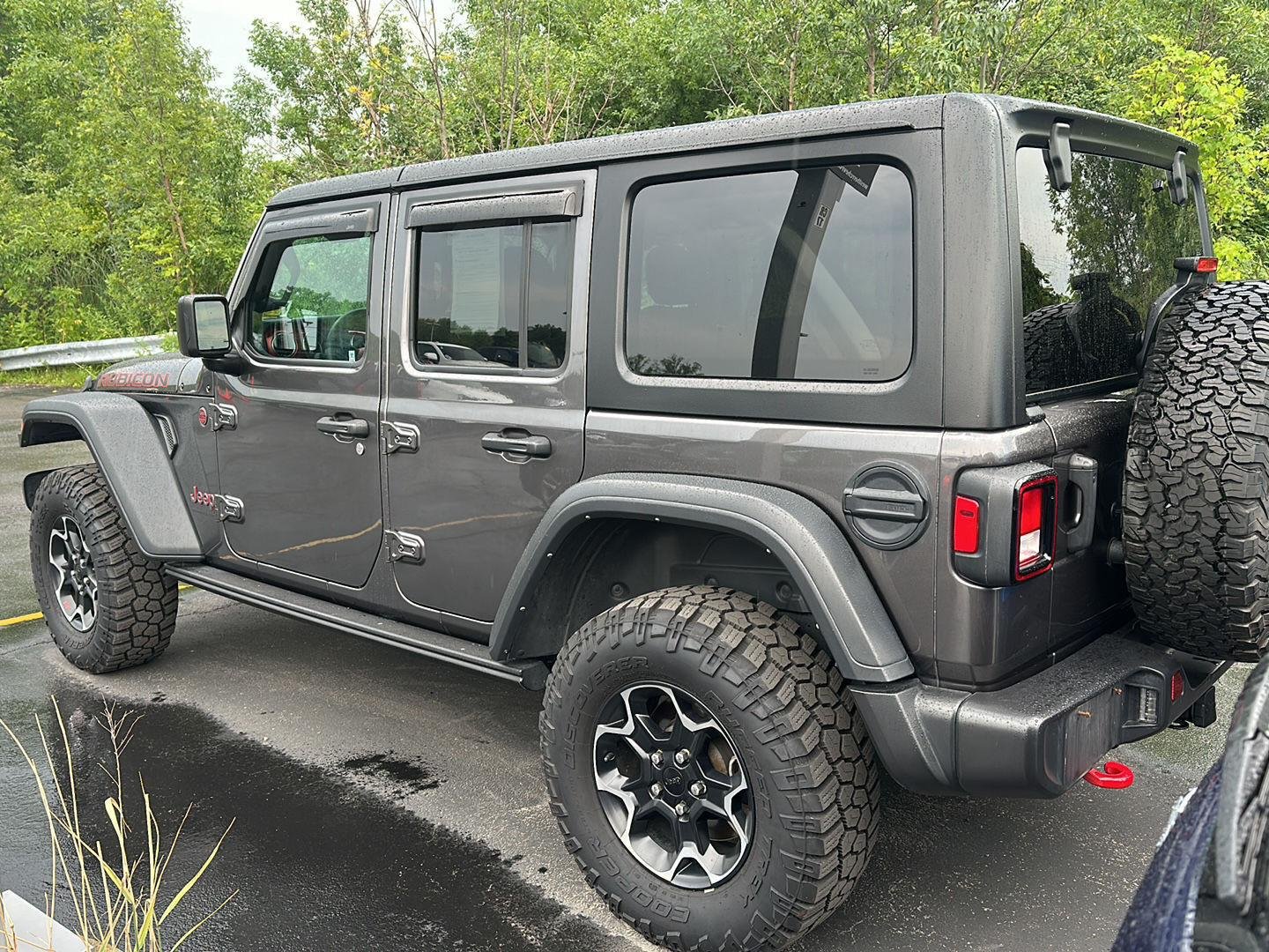 Used 2023 Granite Crystal Metallic Clearcoat Jeep Rubicon image 4