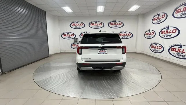 New 2026 Star White Metallic Tri-Coat Ford Platinum image 9