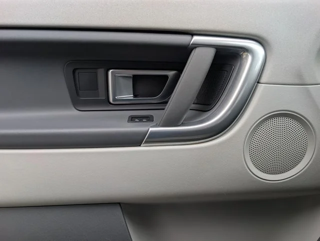Used 2019 Fuji White Land Rover SE image 19