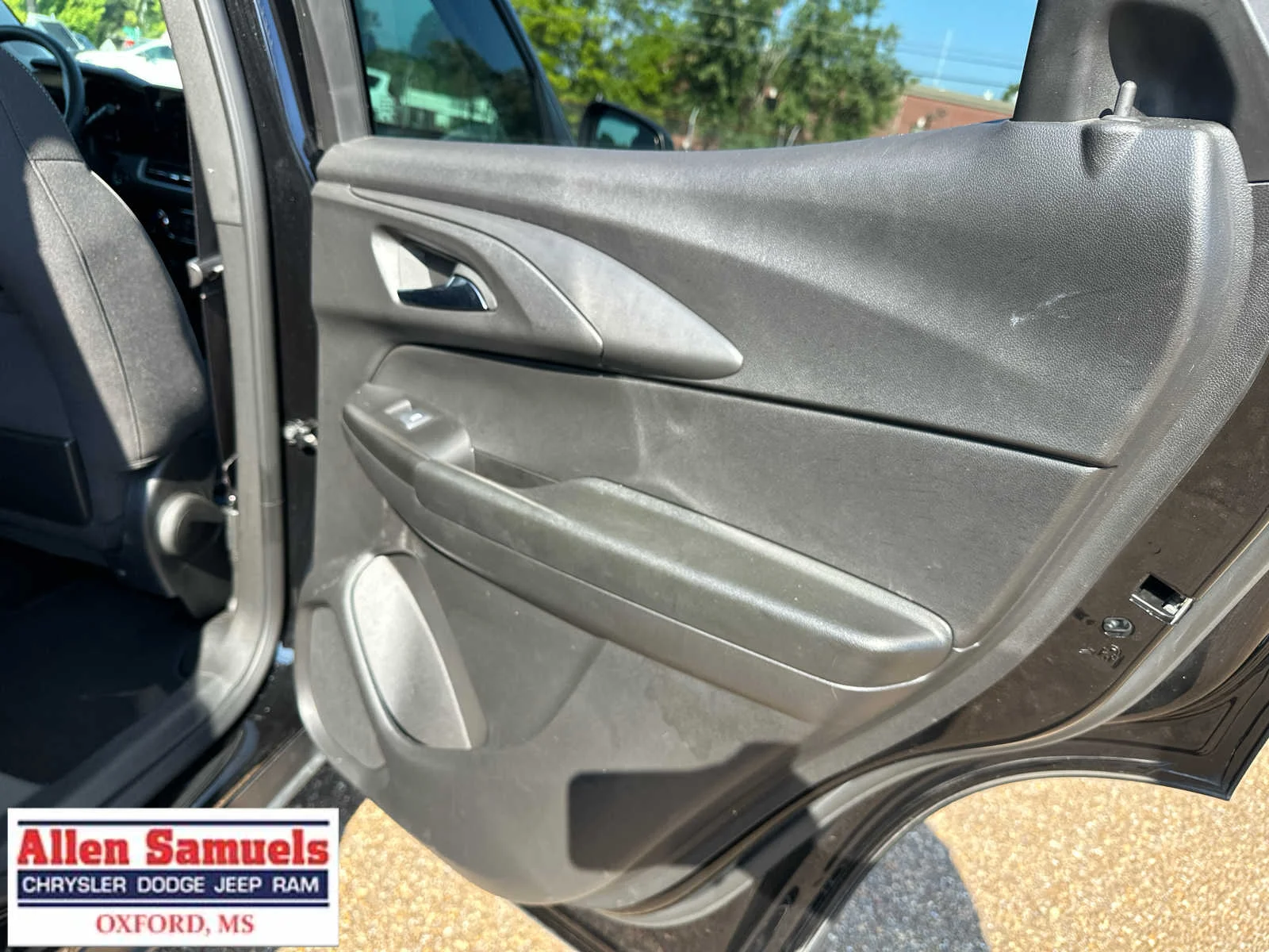 Used 2025 Mosaic Black Metallic Chevrolet LT image 35
