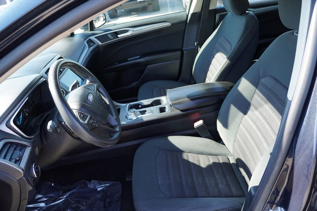 Used 2020 Blue Ford SE image 15