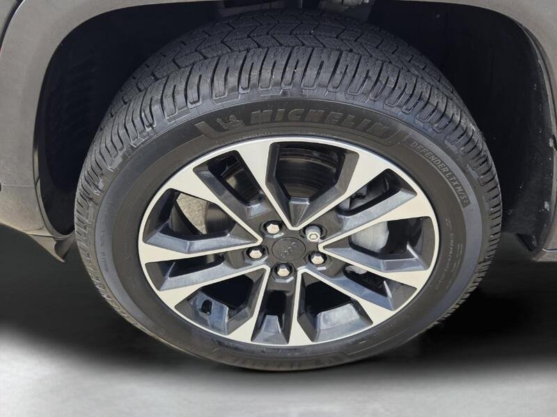 Used 2022 Gray Metallic JEEP OVERLAND 4X2 image 9