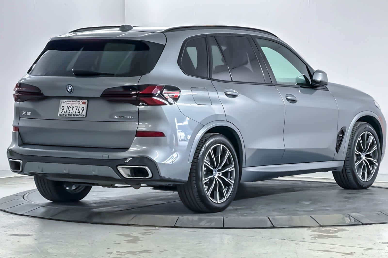 Used 2024 Skyscraper Grey Metallic BMW xDrive50e image 2