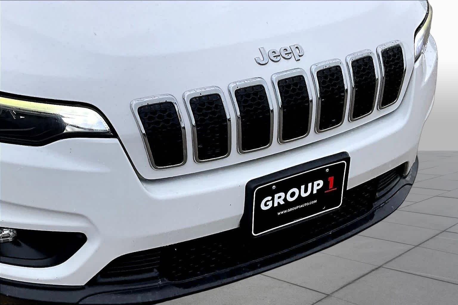 Used 2019 Bright White Clearcoat Jeep Latitude Plus image 29