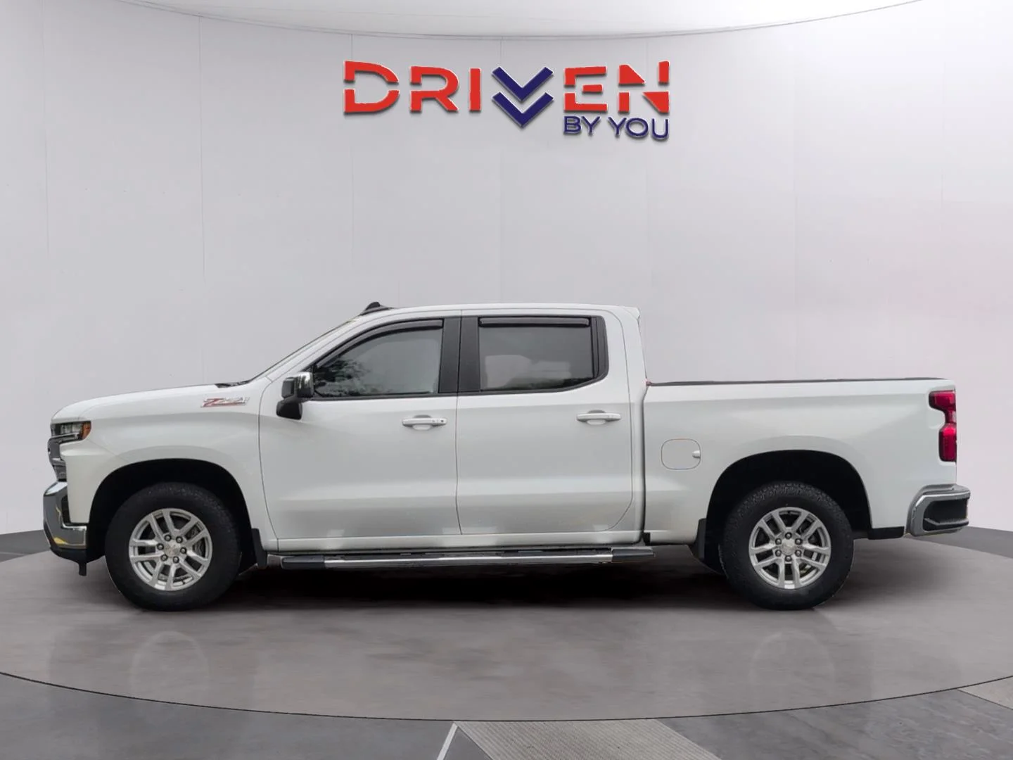 Used 2019 SUMMIT WHITE Chevrolet LT image 2