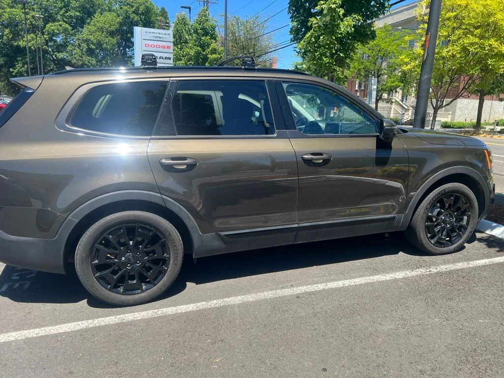 Used 2021 Green Kia EX image 3