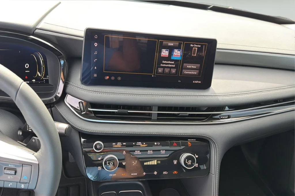 New 2027 RADIANT WHITE INFINITI Luxe FWD image 23