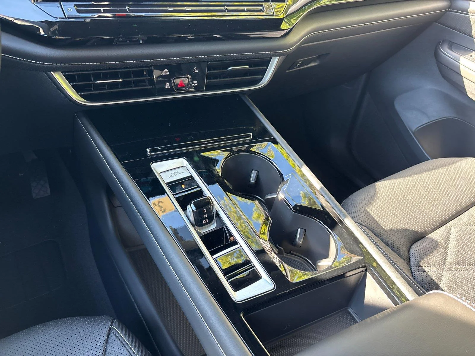 New 2026 Pure Gray Volkswagen 2.0T SE w/Technology image 25