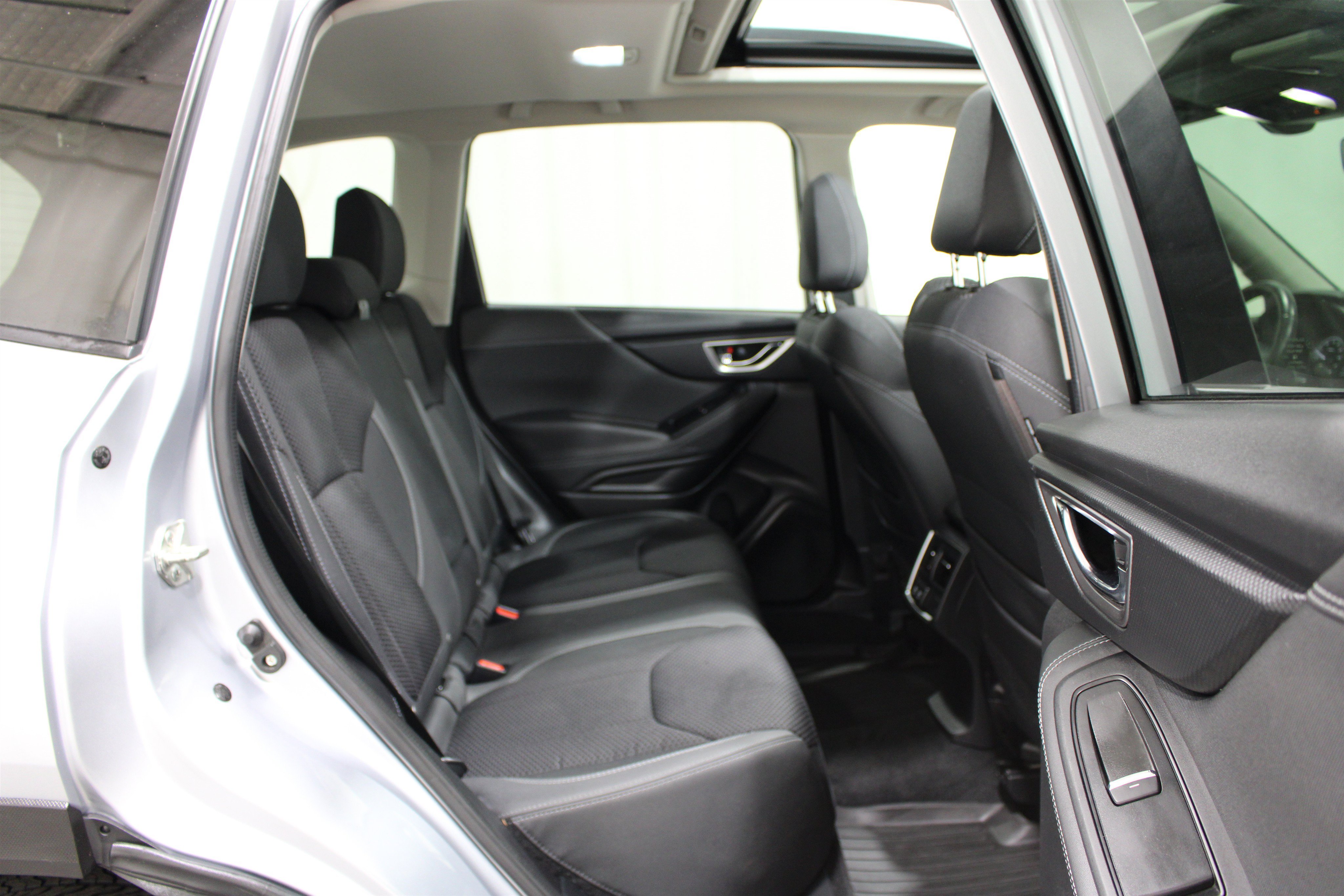 Used 2020 Ice Silver Metallic Subaru Premium image 25