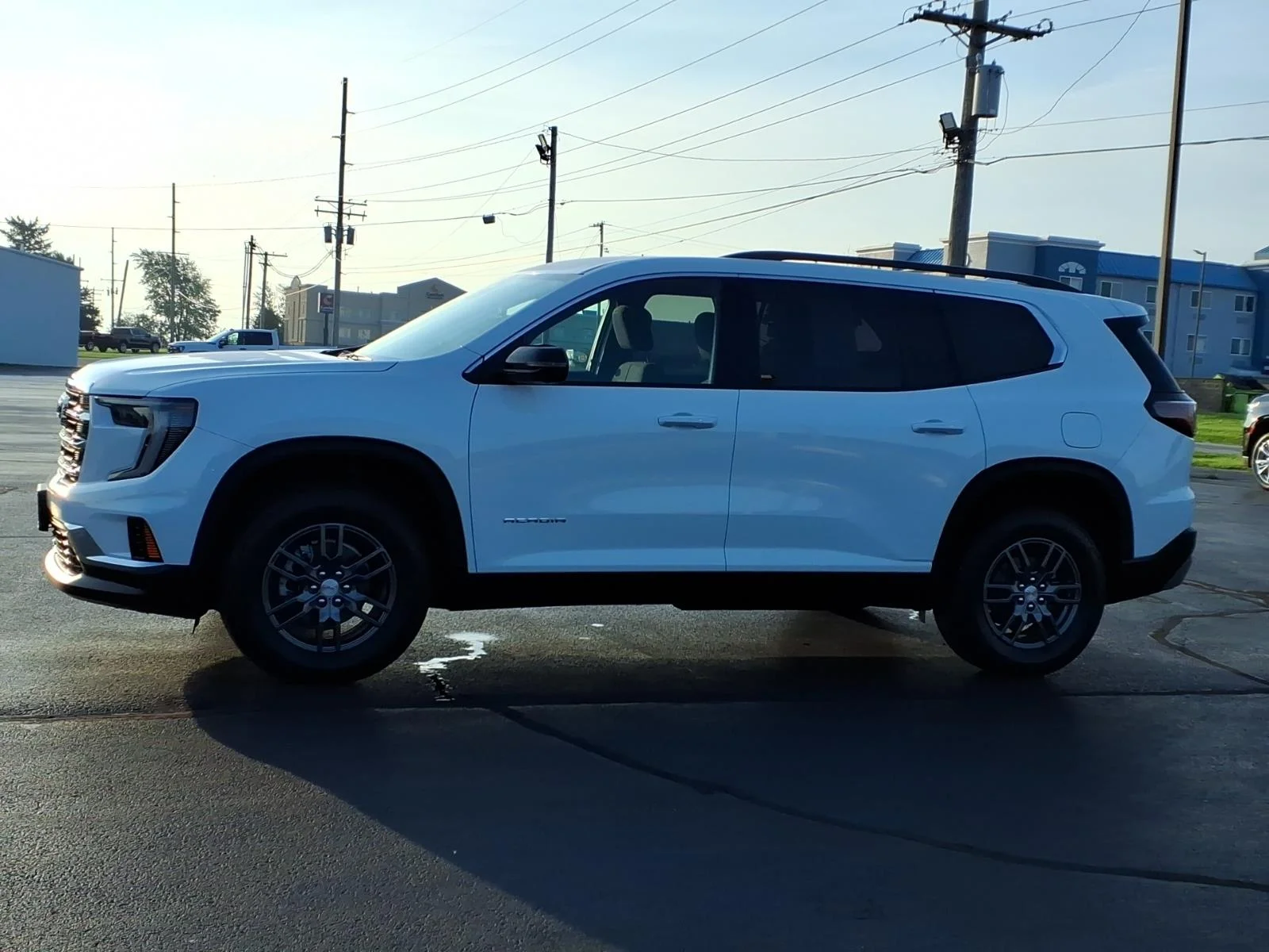 Used 2025 White GMC Elevation image 15