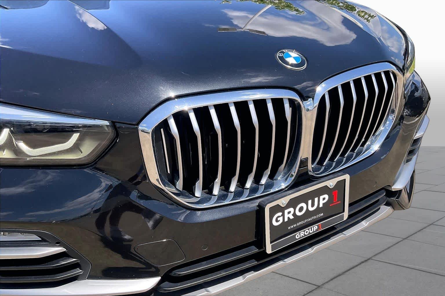 Used 2019 Black Sapphire Metallic BMW xDrive40i image 28