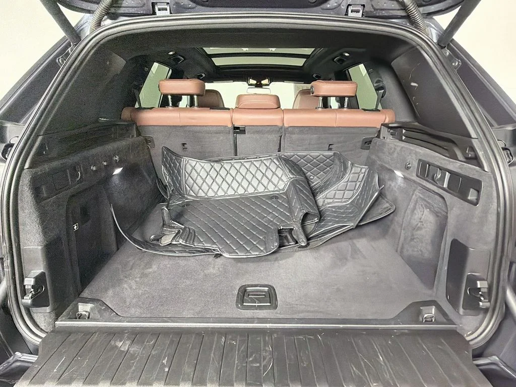 Used 2019 Gray BMW xDrive40i image 28
