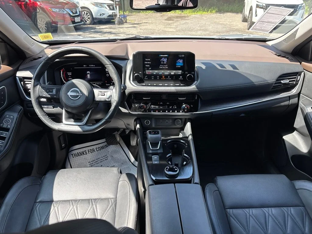 Used 2023 Gray Nissan Platinum image 17