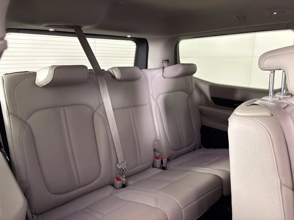 Used 2023 White Jeep Base image 23