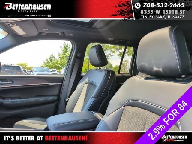New 2026 Baltic Gray Metallic Clear-Coat Exterior Paint Jeep Laredo image 23
